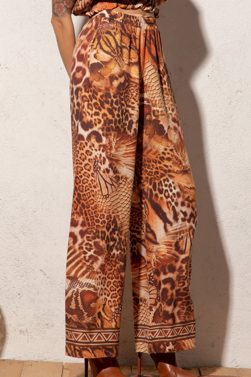 TWILL VISCOSE LOOSE FIT PANTS WITH POCKETS - LEO SAND