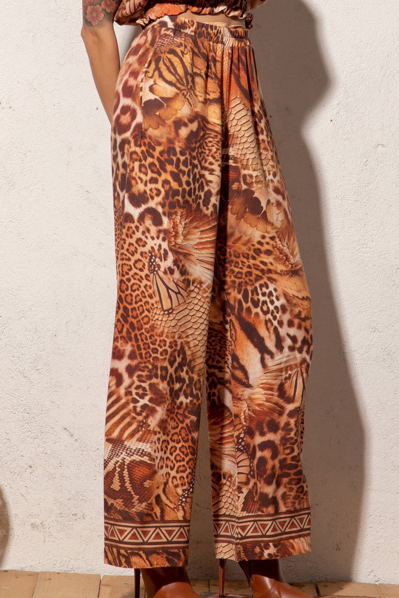 TWILL VISCOSE LOOSE FIT PANTS WITH POCKETS - LEO SAND - Fashion Roots