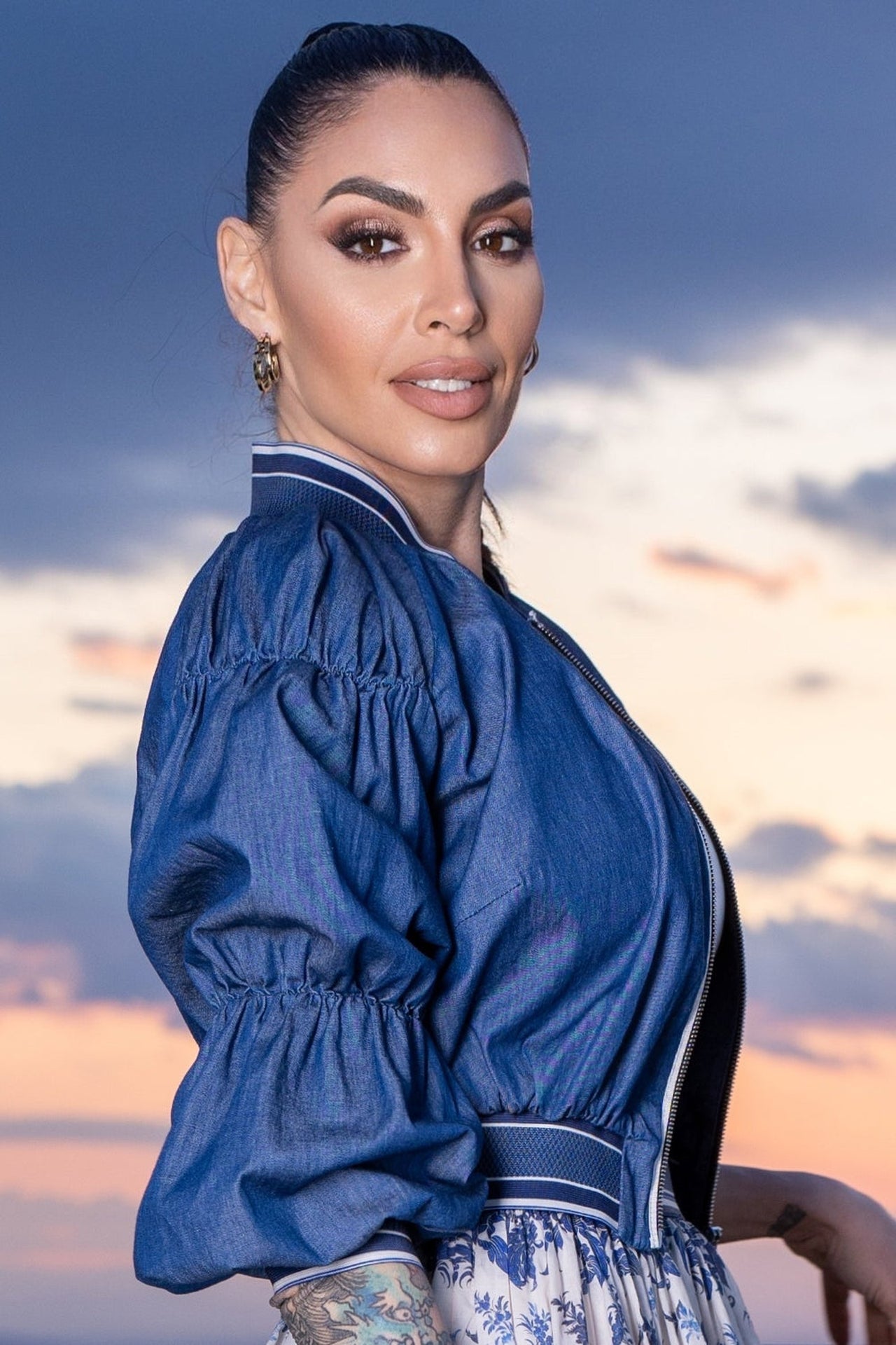 BLOUSON BOMBER EN JEAN - ESSENTIELS