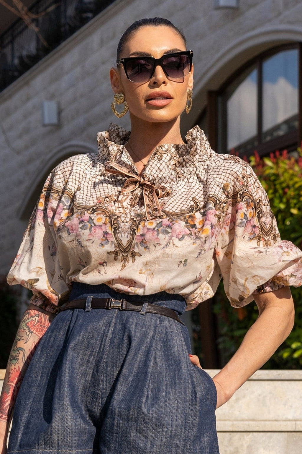 COTTON SHIRT WITH A STATEMENT COLLAR -  BAROQUE FLOWERS