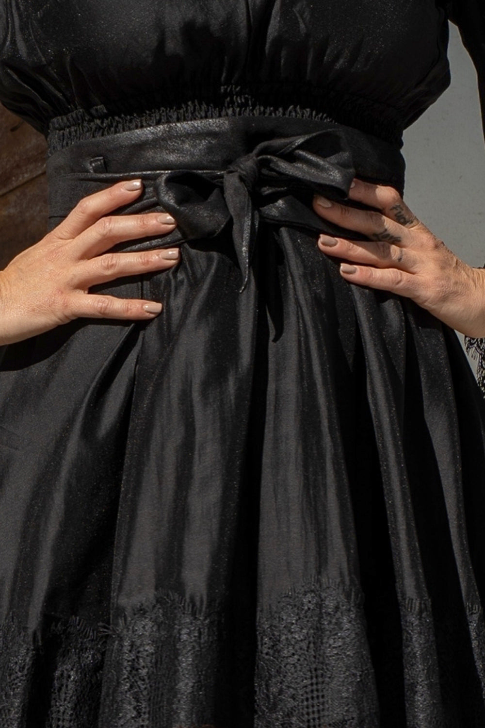 SHORT BLACK LYOCELL DRESS WITH LACE - ESSENTIALS