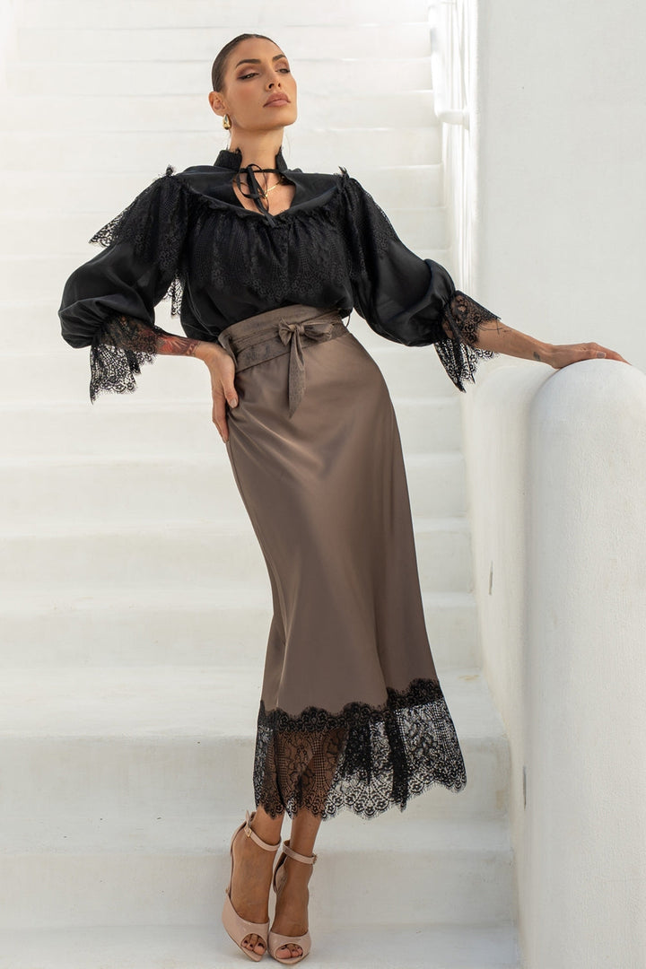 BOHEMIAN BLACK BLOUSE WITH PUFF SLEEVES AND LACE DETAILS - ESSENTIALS