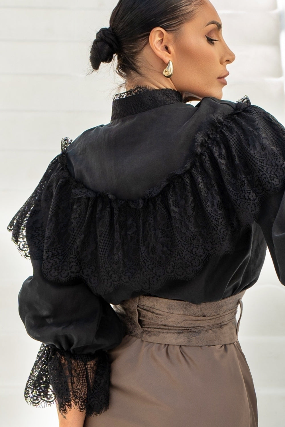 BOHEMIAN BLACK BLOUSE WITH PUFF SLEEVES AND LACE DETAILS - ESSENTIALS