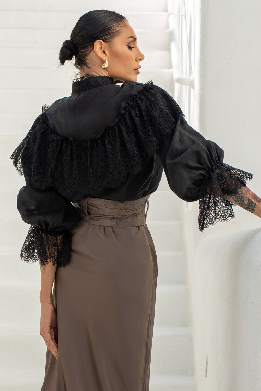 BOHEMIAN BLACK BLOUSE WITH PUFF SLEEVES AND LACE DETAILS - ESSENTIALS