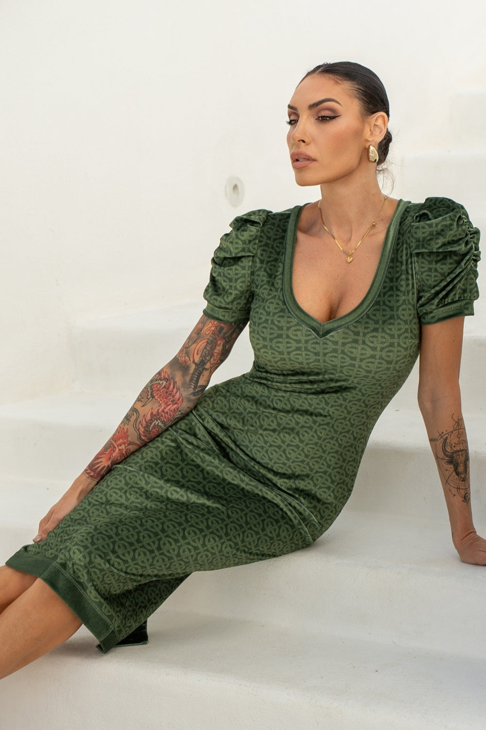 VELVET DRESS WITH PUFF SLEEVES - EMERALD GREEN LOGO
