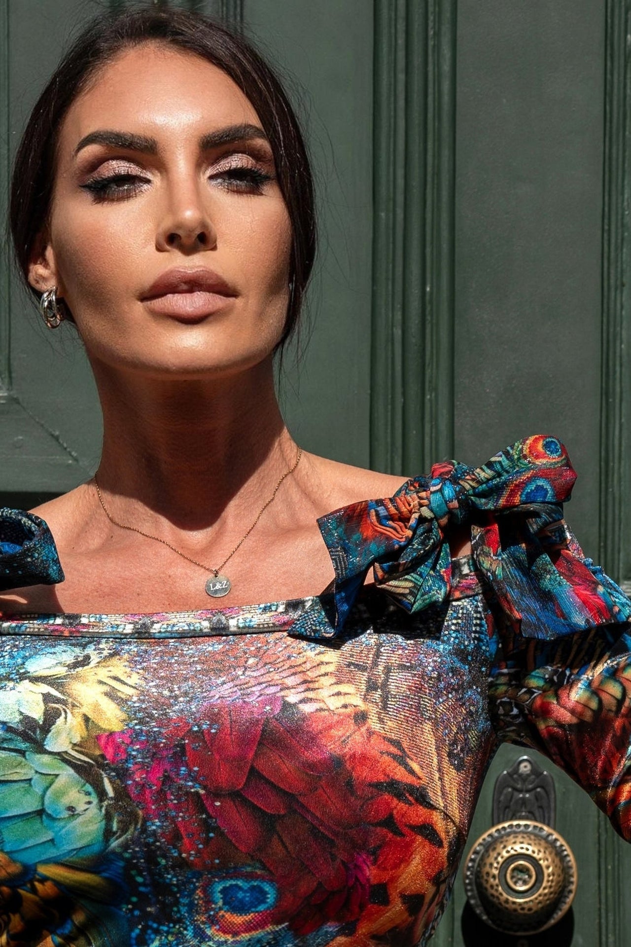 VELVET DRESS WITH SOFT NECKLINE AND RIBBON DETAILS - AMAZONIA