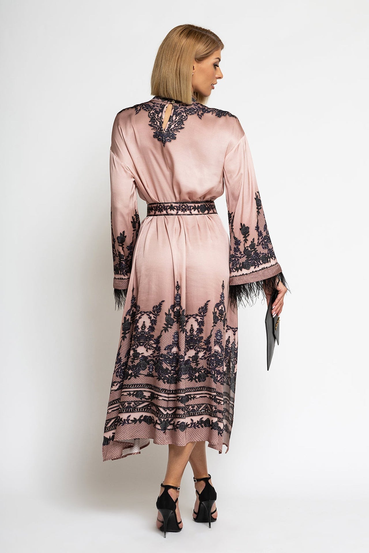VISCOSE SATIN CAFTAN WITH FEATHERS - GRAFFITI POWDER - Fashion Roots