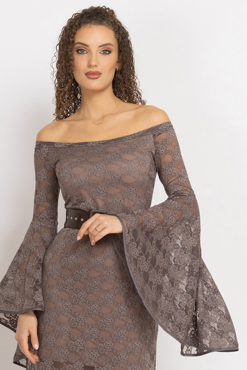 LONG FLORAL LACE DRESS WITH OFF-SHOULDER NECKLINE IN MOCHA - ESSENTIALS JIORO ДЪЛГА ДАНТЕЛЕНА РОКЛЯ В МОКА С ПАДНАЛИ РАМЕНА - ESSENTIALS JIORO