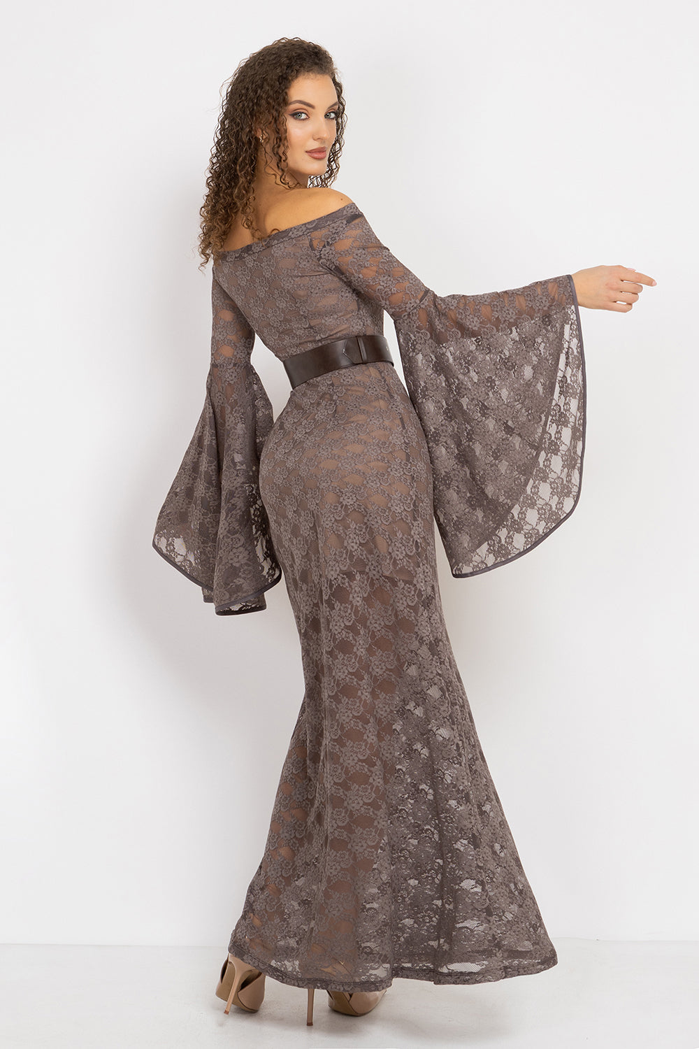 LONG FLORAL LACE DRESS WITH OFF-SHOULDER NECKLINE IN MOCHA - ESSENTIALS JIORO ДЪЛГА ДАНТЕЛЕНА РОКЛЯ В МОКА С ПАДНАЛИ РАМЕНА - ESSENTIALS JIORO