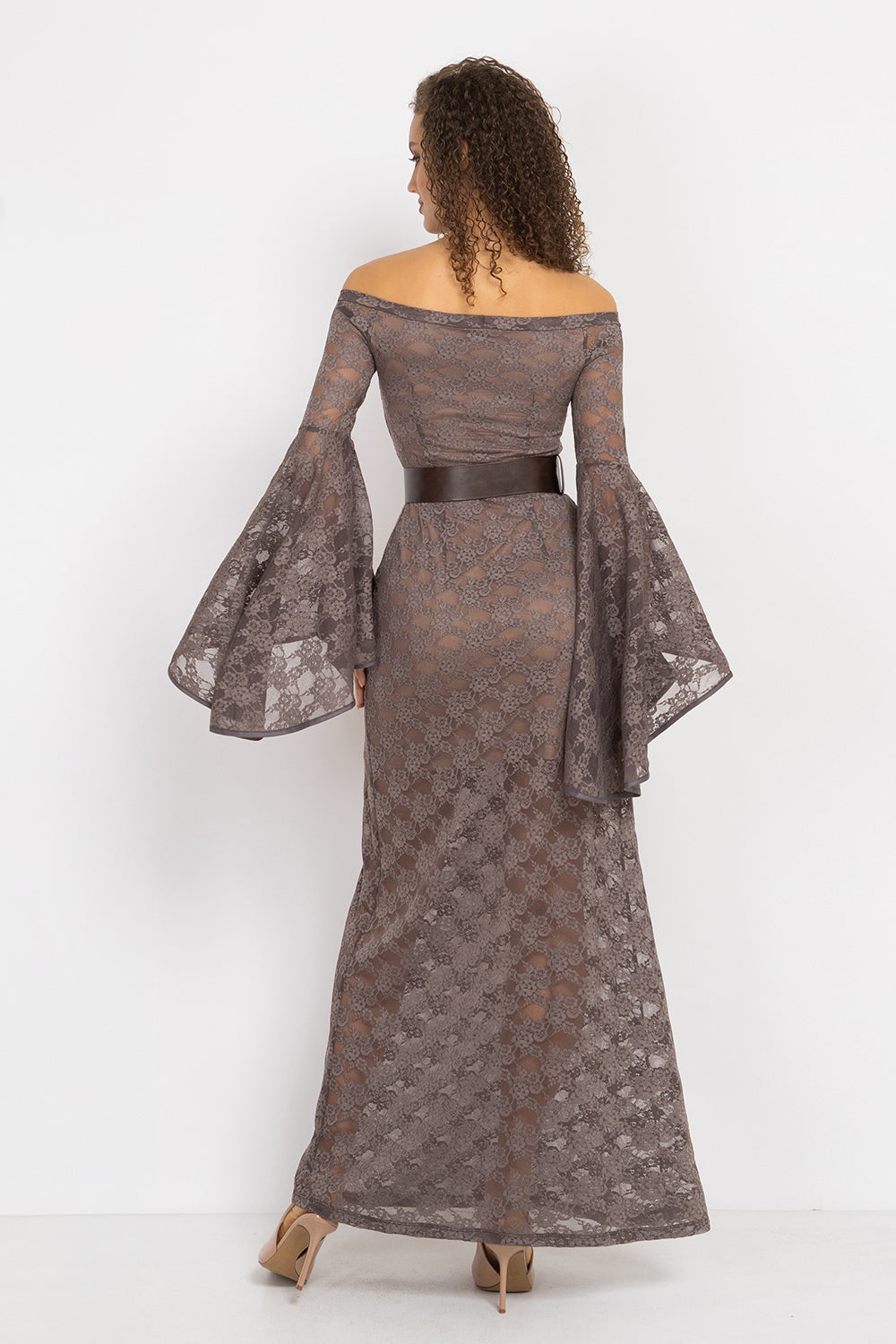 LONG FLORAL LACE DRESS WITH OFF-SHOULDER NECKLINE IN MOCHA - ESSENTIALS JIORO ДЪЛГА ДАНТЕЛЕНА РОКЛЯ В МОКА С ПАДНАЛИ РАМЕНА - ESSENTIALS JIORO