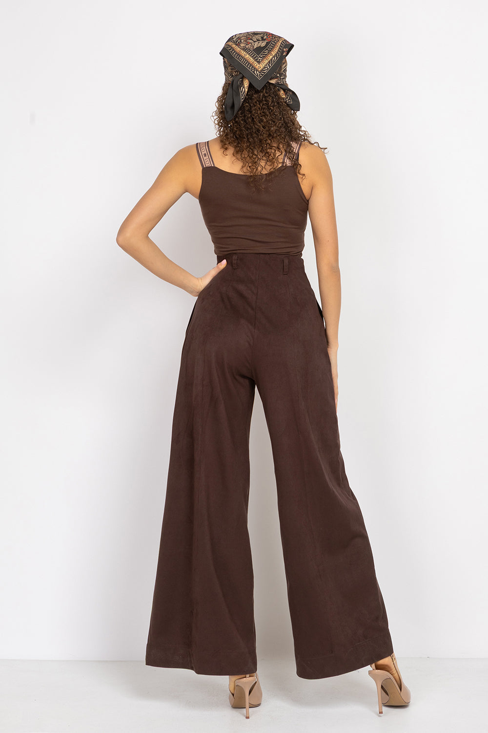 VISCOSE TANK TOP IN BROWN WITH ELASTIC STRAPS - ESSENTIALS JIORO КАФЯВ ТОП ОТ ВИСКОЗА С ЕЛАСТИЧНИ ПРЕЗРАМКИ - ESSENTIALS JIORO