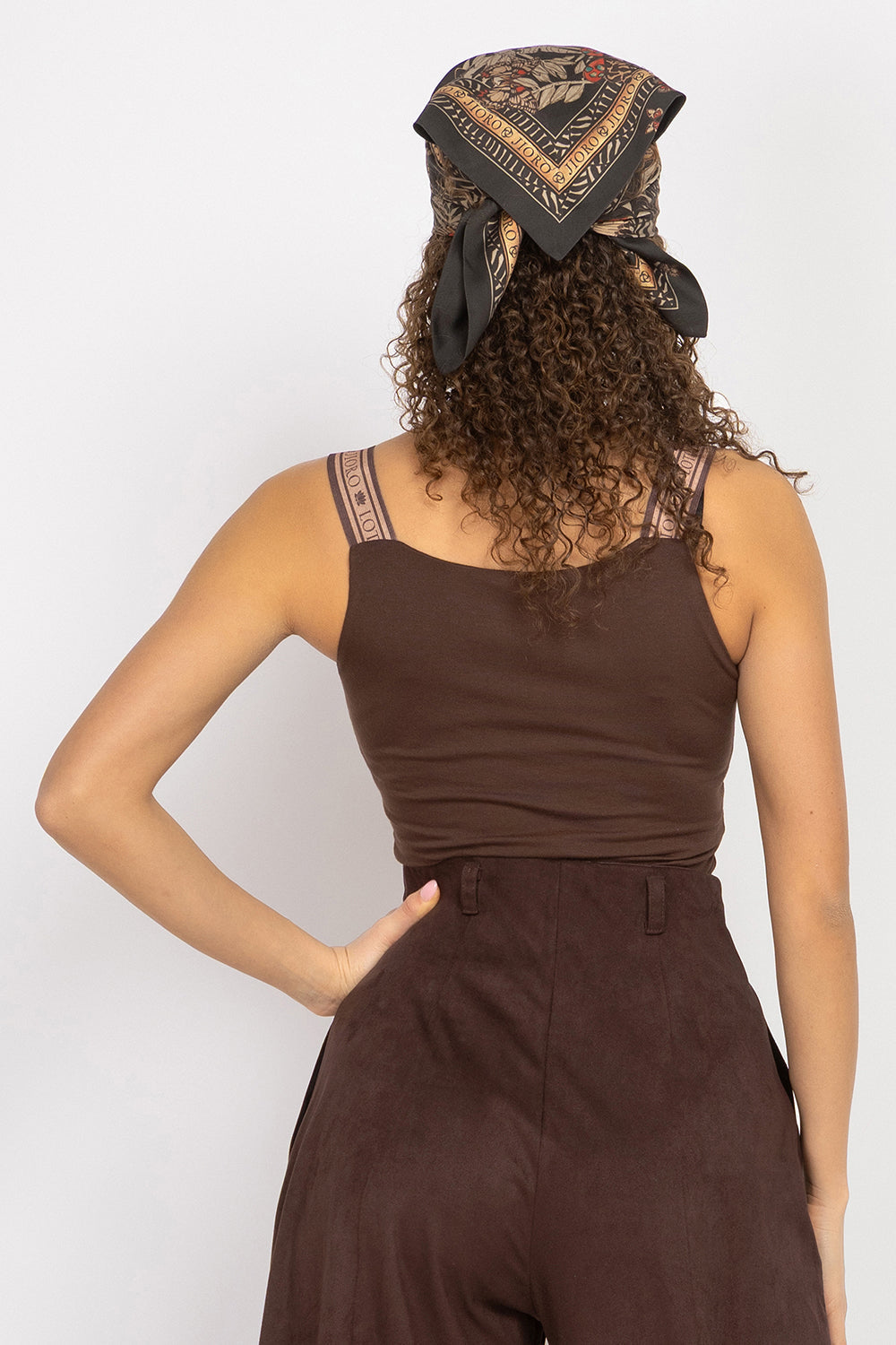 VISCOSE TANK TOP IN BROWN WITH ELASTIC STRAPS - ESSENTIALS JIORO КАФЯВ ТОП ОТ ВИСКОЗА С ЕЛАСТИЧНИ ПРЕЗРАМКИ - ESSENTIALS JIORO