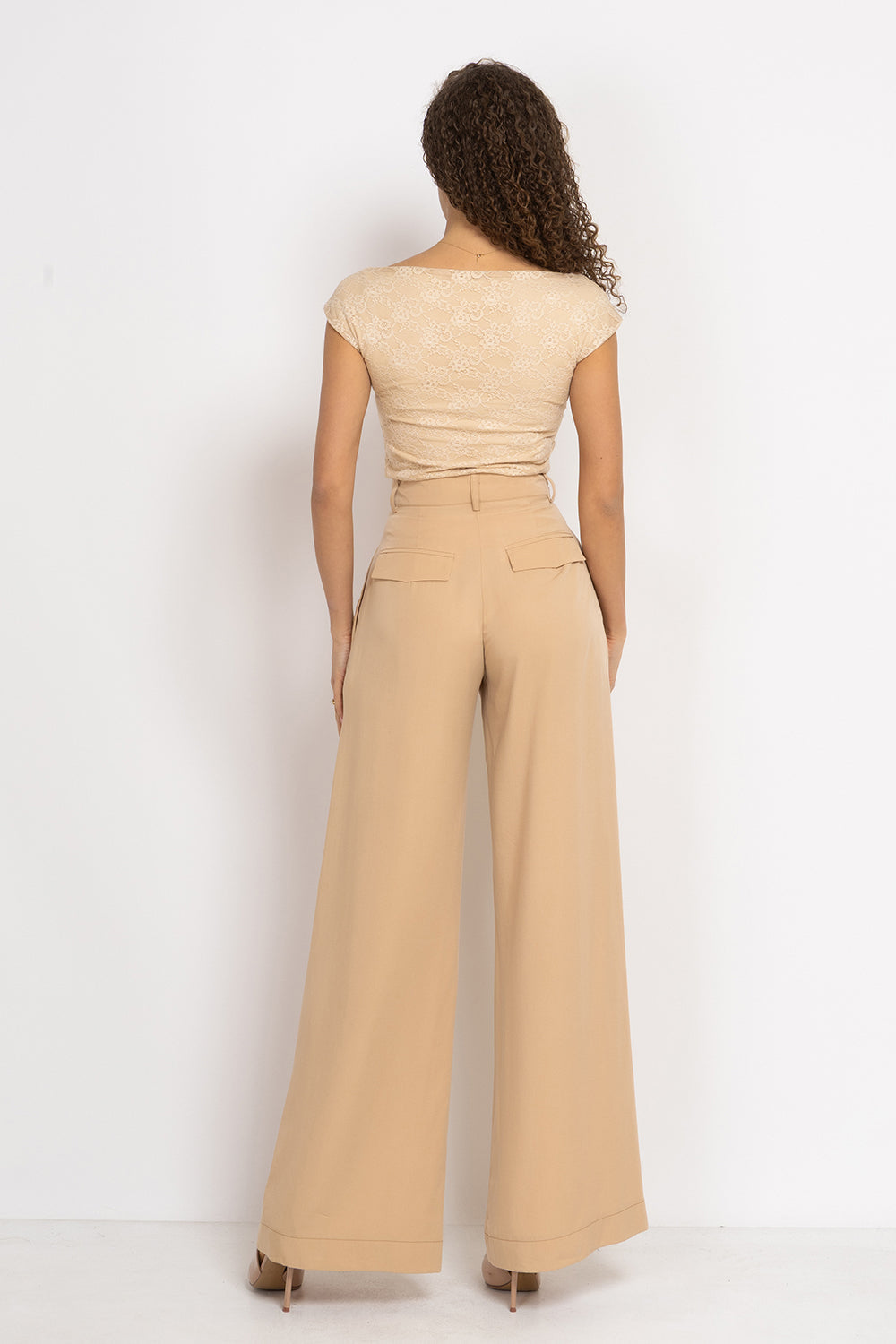 BEIGE LOOSE-FIT LYOCELL PANTS WITH PLEATS - ESSENTIALS JIORO СВОБОДЕН ПАНТАЛОН ОТ ЛИОСЕЛ В БЕЖОВО - ESSENTIALS JIORO
