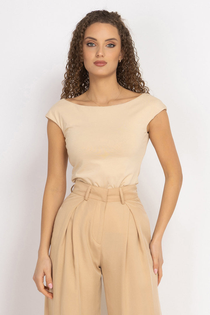 DOUBLE-LAYER LACE TOP WITH BOAT NECKLINE IN BEIGE - ESSENTIALS JIORO ДВУСЛОЕН ДАНТЕЛЕН ТОП В БЕЖОВО С ЛОДКА ДЕКОЛТЕ И ПОДПЛАТА ОТ ПАМУК - ESSENTIALS JIORO