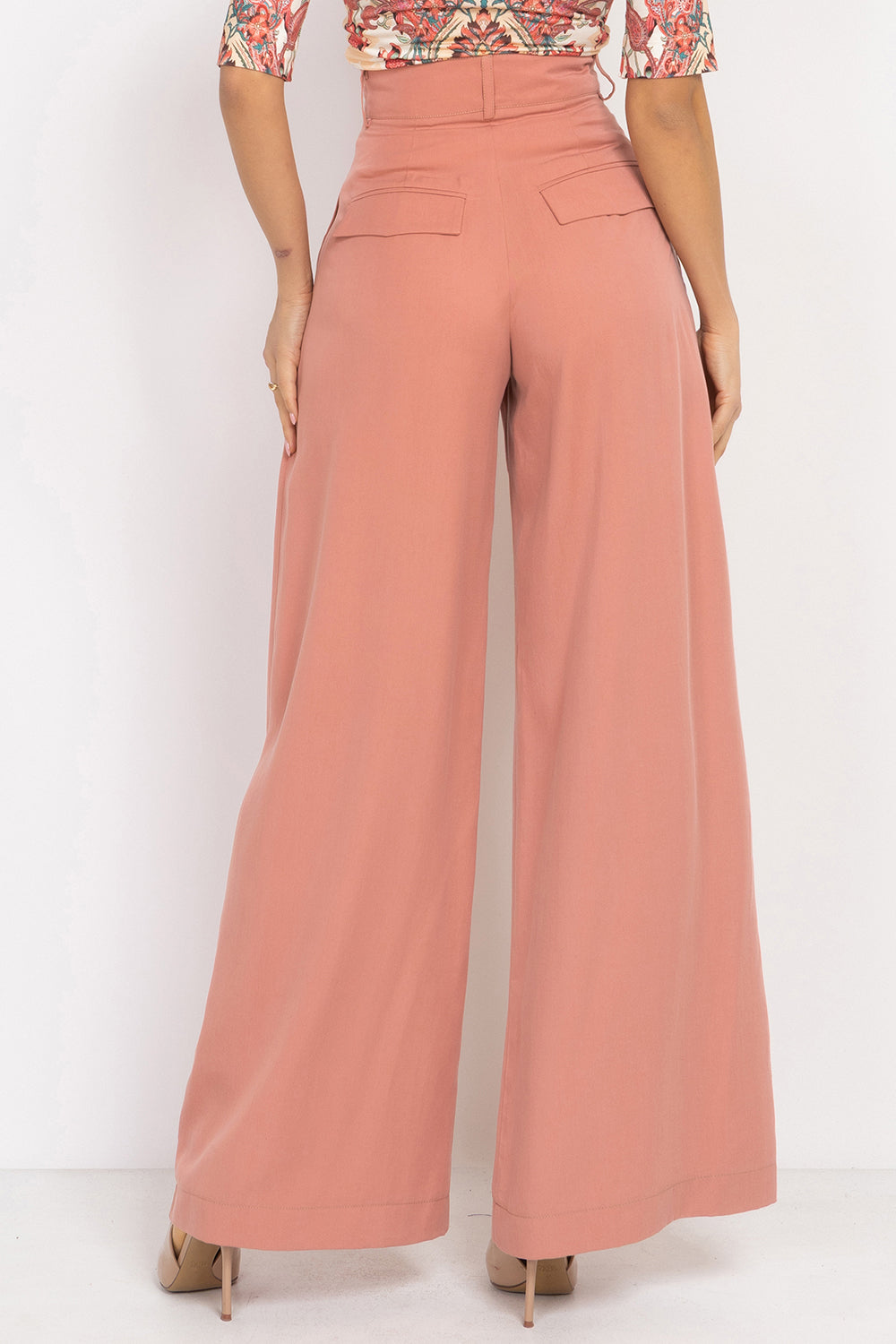 POWDER LOOSE-FIT LYOCELL PANTS WITH PLEATS - ESSENTIALS JIORO СВОБОДЕН ПАНТАЛОН ОТ ЛИОСЕЛ В ЦВЯТ ПУДРА - ESSENTIALS JIORO