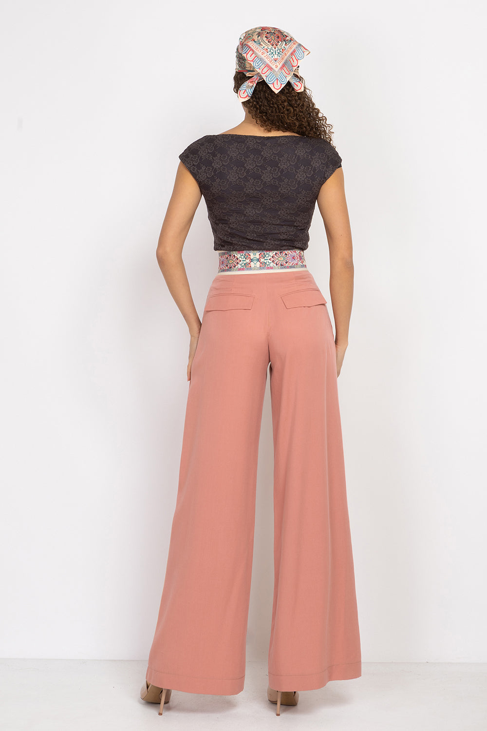 POWDER LOOSE-FIT LYOCELL PANTS WITH PLEATS - ESSENTIALS JIORO СВОБОДЕН ПАНТАЛОН ОТ ЛИОСЕЛ В ЦВЯТ ПУДРА - ESSENTIALS JIORO