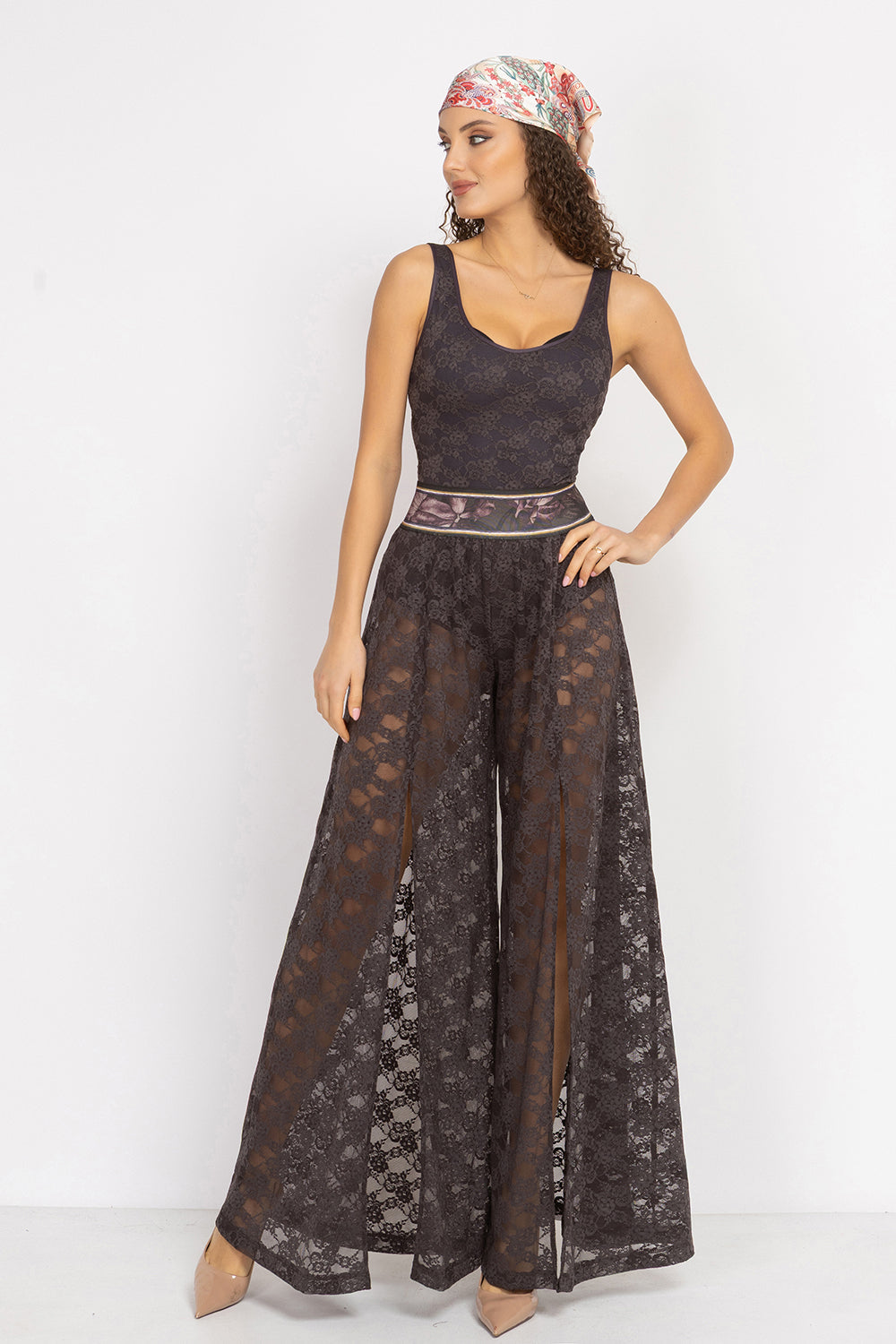LACE BODYSUIT WITH DEEP SCOOP NECKLINE ESPRESSO - ESSENTIALS JIORO ДАНТЕЛЕНО БОДИ ПОТНИК С ДЪЛБОКО ОВАЛНО ДЕКОЛТЕ - ESSENTIALS JIORO