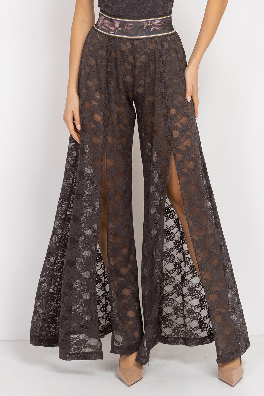 LONG FLARED LACE PANTS WITH SLITS ESPRESSO - ESSENTIALS JIORO ДЪЛЪГ КЛОШ ПАНТАЛОН ОТ ДАНТЕЛА В ЦВЯТ ЕСПРЕСО С ДЪЛБОКИ ЦЕПКИ – ESSENTIALS JIORO