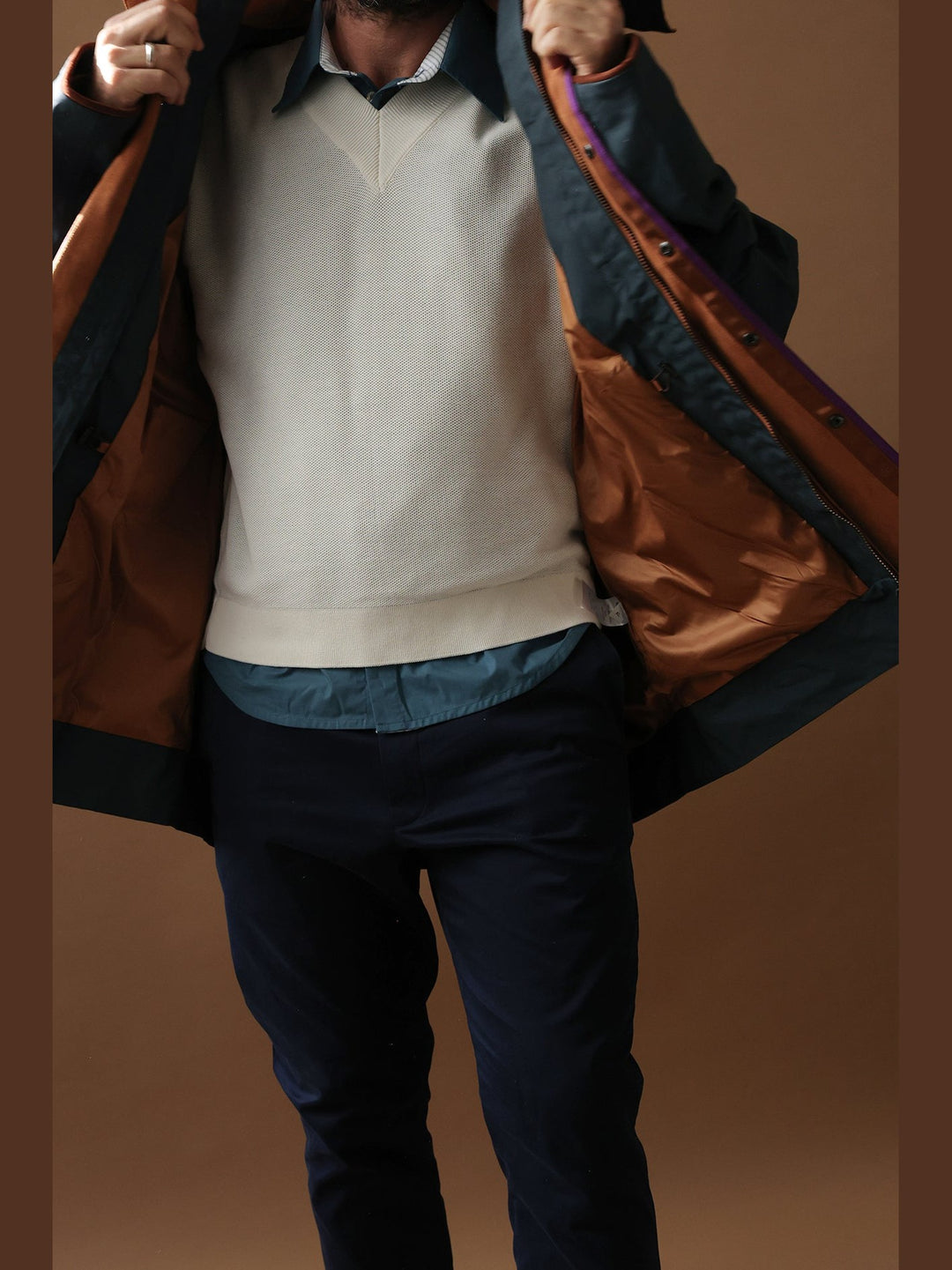 GENE - Ivory Frame V-Neck Sweater - Fashion Roots
