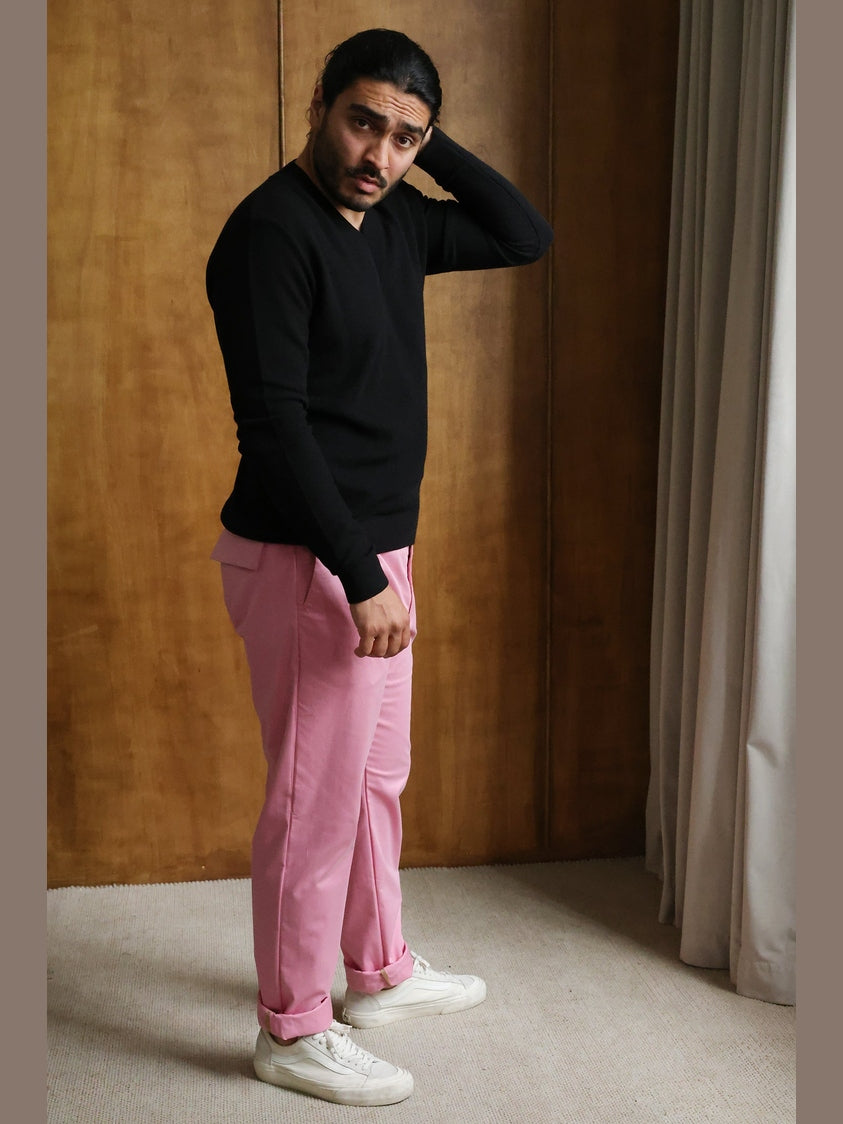 GENE - Noir Frame V-Neck Sweater