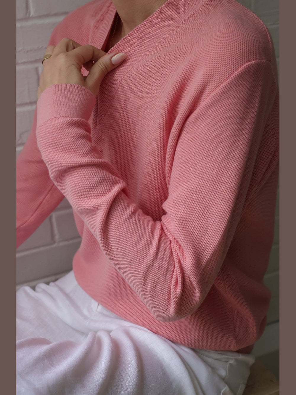 GENE - Pink Frame V-Neck Sweater - Fashion Roots