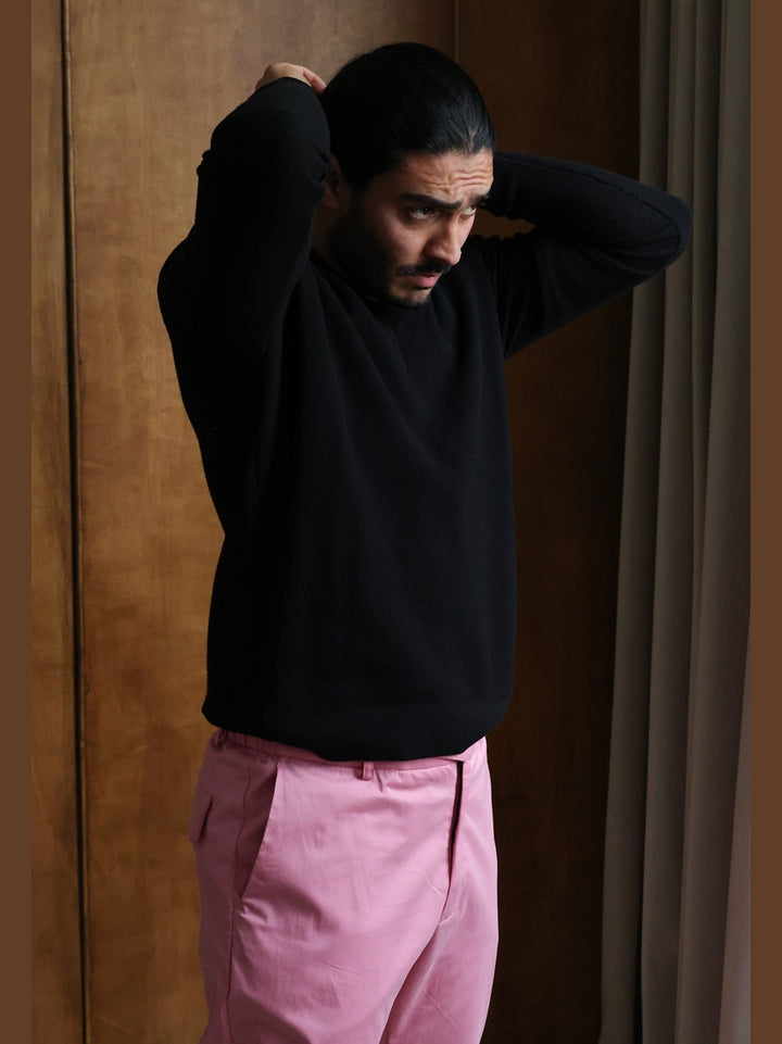 GENE - Noir Frame V-Neck Sweater - Fashion Roots