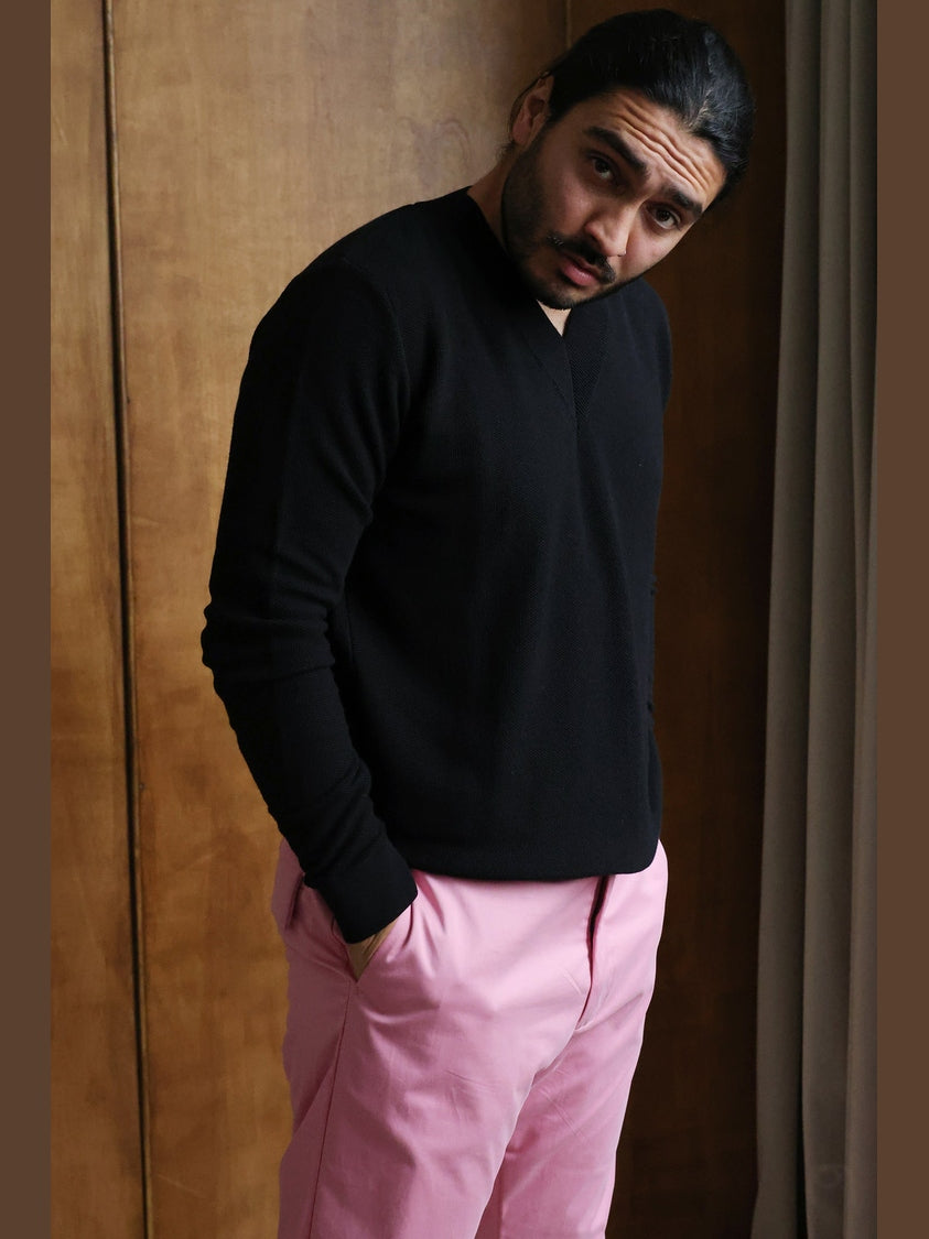 GENE - Noir Frame V-Neck Sweater